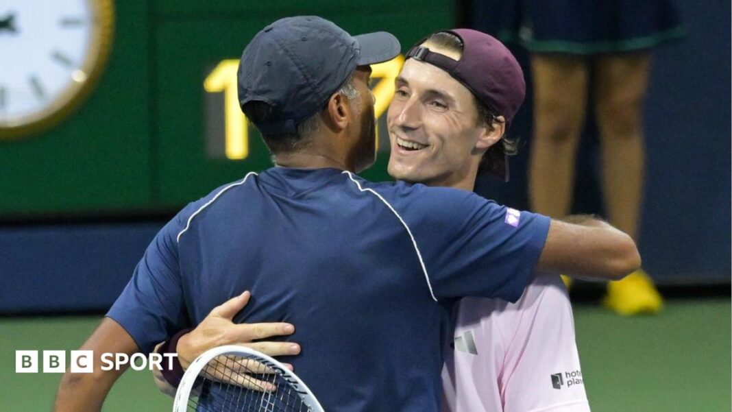 Rezultati US Opena 2026: Britanci Joe Salisbury i Henry Patten u polufinalu muških parova Joe Salisbury (right) hugs doubles partner Rajeev Ram