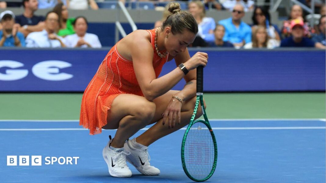 Rezultati US Opena 2026: Kako su emocije Aryne Sabalenke obuhvatile sezonu neuspjeha Aryna Sabalenka crouches over her racquet at the US Open