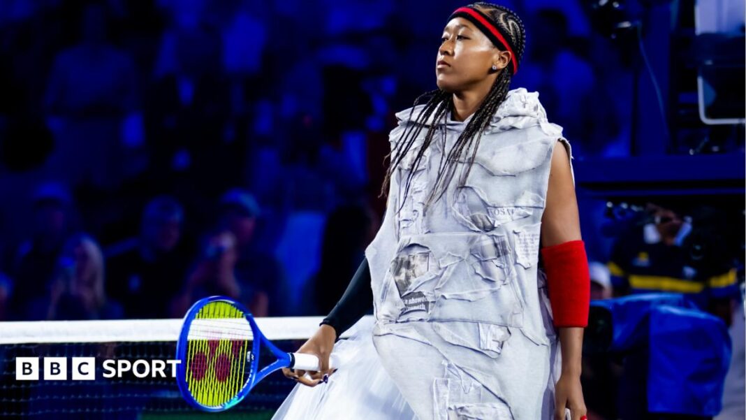 US Open 2026: Naomi Osaka odala počast NBA zvijezdi Allenu Iversonu u njujorškoj odjeći Naomi Osaka wears a red-and-black headband and elbow sleeves similar to those worn by Allen Iverson